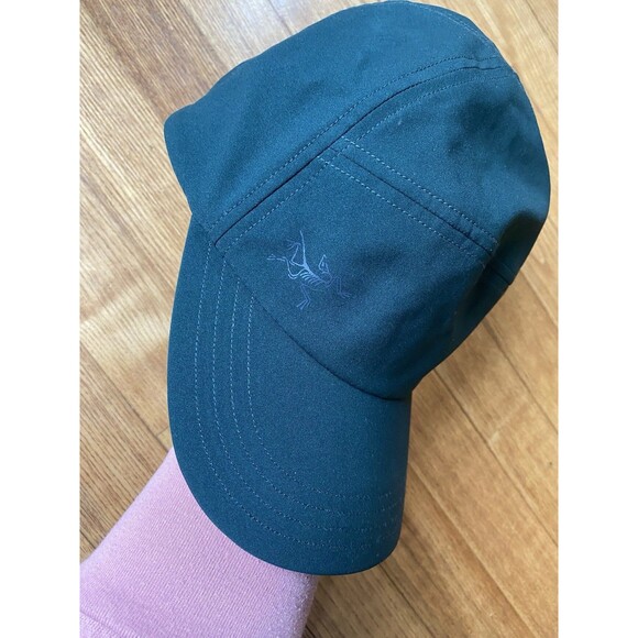 Arcteryx Hat Dk Green Mens One Size Calvis Motus Incendo Running Hiking Cap EUC - Picture 1 of 8